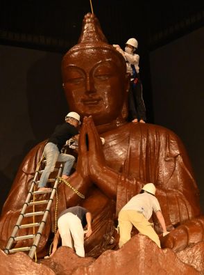 願う、世界の平和　祈念像「浄め」　沖縄