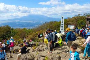 オールシーズンで人気の箱根・金時山！　高尾山より手強い本格登山でも週末山頂は大混雑