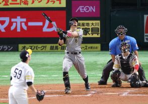 阪神・佐藤輝　今季2度目の4番に光　4・14以来の起用応えた　二塁打でチーム17イニングぶり得点演出