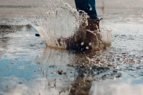 梅雨の足元を快適に！【コメリ】防水ブーツで雨の日も楽ちんです