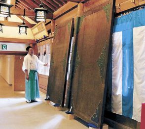 「御扉」明治の姿に復元　高岡・射水神社　来年の遷座１５０年事業で