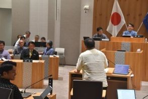 石垣市長、野党議員の質問中に「出べそ」と発言し紛糾　市議会が一時空転　3時間後に取り消し謝罪　沖縄　