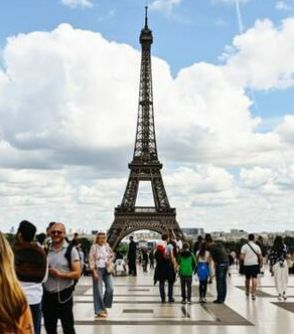《エッフェルトー横》がブームに？フランスで日本の「トー横」文化が人気となった理由