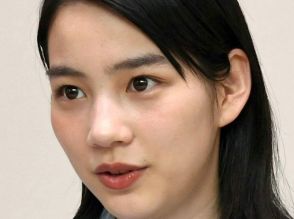 のん、髪色イメチェン アジサイとのオフショットに「あまちゃんの頃みたいな幼さが…」「こういうのまってた」