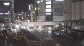 新広島駅ビル　白い巨大な橋げたが一気に駅前交差点をまたぐ　“2階へ直結” 路面電車の進入路　「駅前大橋線」新ルート架設工事