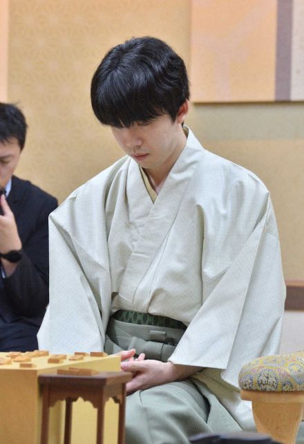 藤井棋聖、永世称号へ王手なるか　山崎八段追いつくか　棋聖戦第2局始まる