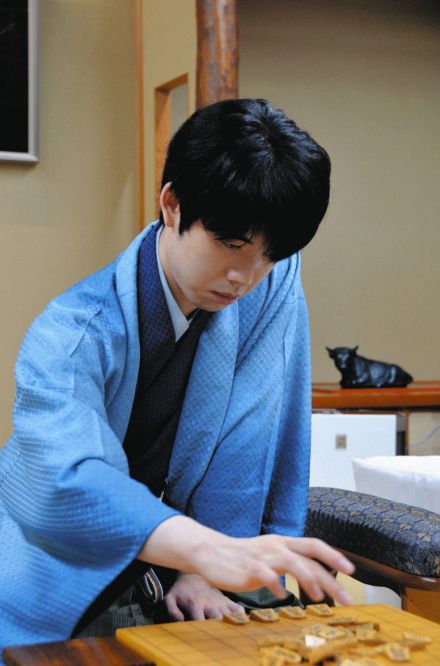 藤井聡太棋聖VS山崎隆之八段、棋聖戦第2局始まる 午前のおやつをそれぞれ注文