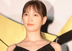 本田翼「びっくりドンキー」復活熱望　おなじみ巨大メニューを見つめるショットにファン歓喜「目キラキラ！」