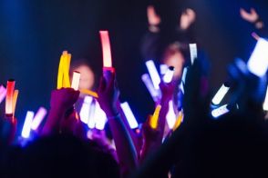 「自作Tシャツが悪臭の温床に…」ライブやイベント現場で気になる“ニオイ問題”で迫られる対策　「なるべく新しいTシャツを」「すすぎ消臭剤を活用」