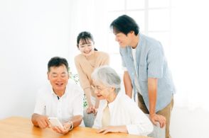 【60歳からのキャッシュレス＆ポイ活術】自治体の「地域通貨」、シニア向け決済、歩く系アプリ…使えば使うほど得するテクニックを紹介