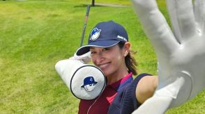 山田優　ノースリーブにミニスカで“ルーズソックス”姿のゴルフショットを公開！SNSで「ゴルフウェア姿も絵になる」と絶賛の声