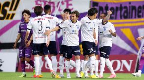 【週末J2まとめ】横浜FCが5連勝で上位に肉薄。上位対決となった長崎と仙台の一戦は劇的な形で痛み分け｜Jリーグ