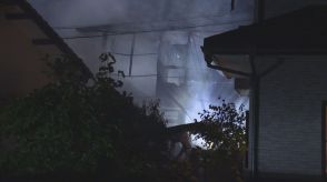 住宅2棟焼く火事  高齢男性が病院運ばれる（愛媛・東温市）
