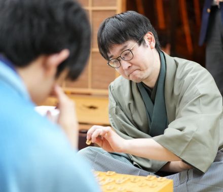 山崎隆之八段、粘りみせるも「まとめる力がなくて苦しかった」／将棋