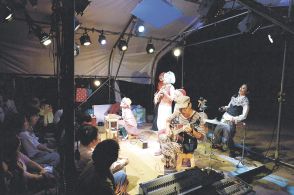 テント芝居劇団が最後の旅　「劇団どくんご」が松本で上演