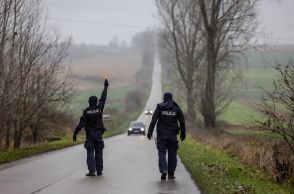 ドイツ警察、国外に移民置き去りか ポーランドが説明要求へ