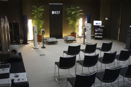 KEF、OTOTEN2024でオーディオ評論家による試聴講演会／LOTUSコラボの車載オーディオ体験も