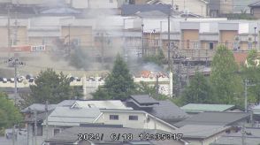 【速報】山形市宿泊施設で火災か　住宅街　屋根から炎も　