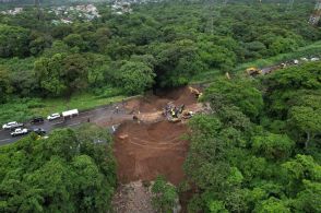 豪雨で地滑りと洪水、13人死亡 中米