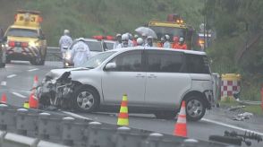 1人が弾みで後部座席から外へ…雨の中央道で乗用車がガードレールに衝突 車外に投げ出された男性が死亡