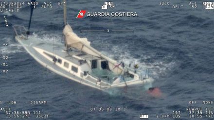 移民船2隻難破 計11人死亡、60人前後行方不明 イタリア沖