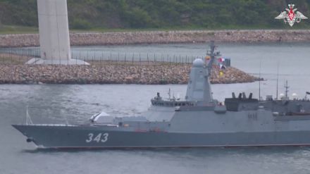ロシア海軍が日本海や太平洋などで軍事演習開始　艦艇がウラジオストク港を出発する映像公開　実践的な戦闘訓練行う予定