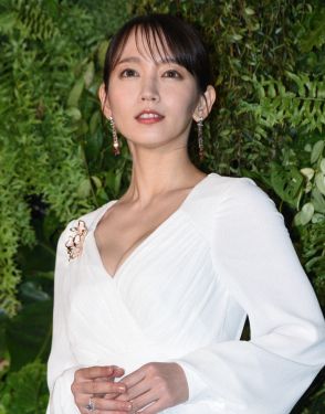 吉岡里帆　レアなおかっぱヘアに変身!　着物姿のオフショットにファンもん絶「癒される」「京美人」の声