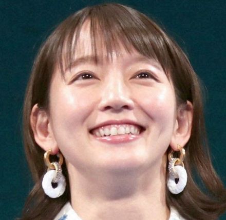 「髪切った？」吉岡里穂、ショートボブの和装姿にフォロワー反応「ワカメちゃんの成人式？」「前髪パッツンお似合いです」