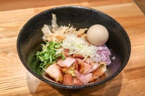 肉のうまみたっぷりの絶品タレはやみつき間違いなし！ 人気ラーメン店のまぜそば専門店がオープン（東京・五反田）