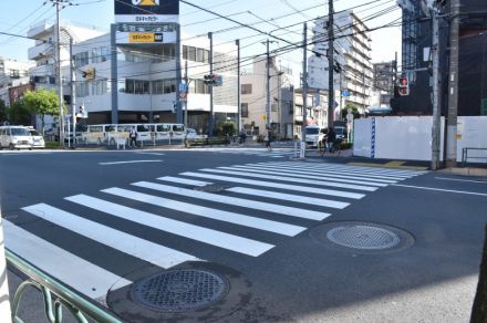 車椅子の女性をはねた疑い　大型トラック運転手逮捕　東京・墨田区