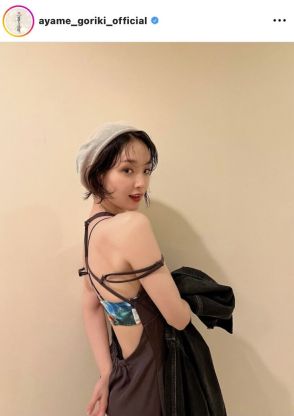 剛力彩芽、セクシーな私服ショットを公開！ファンから「カッコいいですね」「背中が綺麗すぎる」の声