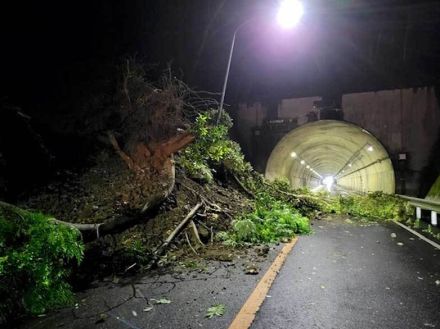 土砂崩れで国道128号通行止め　鴨川、18日の大雨影響　市原の県道大多喜君津線も