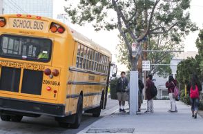 学校でのスマホ使用禁止へ 米ロサンゼルス、60万人対象に