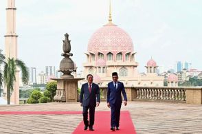 中国・マレーシア首相　「いわくつき」鉄道の建設現場で協力アピール