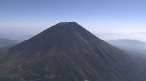 富士山で軽装の米国人遭難 薄手の上着にスニーカー 頭痛で動けず救助 山梨県