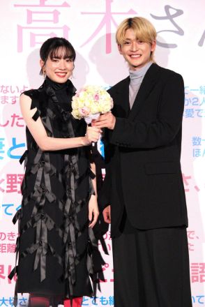 永野芽郁　感激「こんなに真っすぐ」高橋文哉から感謝の言葉＆花束　主演映画「からかい上手の高木さん」舞台あいさつ