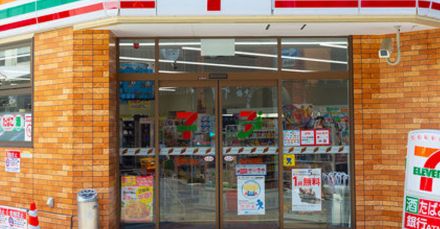 セブン、環境配慮の木造店舗を福岡にオープン　木材の地産地消などに取り組む