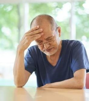 60代以降の男性は要注意⁉…健康診断で「尿蛋白」が「陽性」だったときの正しい対処法とは？