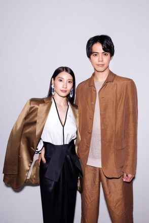 片寄涼太・土屋太鳳、結婚後初の夫婦揃って公の場　ミラノでコレクションショーに出席