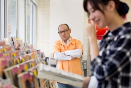 「店員がお客様を怖がっています」　コンビニで長居する迷惑客、法的な問題は？