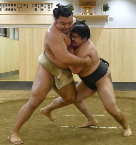 関脇転落の霧島が出稽古再開したことを明かす「優勝という強い気持ちで」10勝以上での大関復帰へ闘志