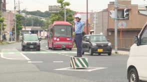 災害で信号機が使えなくなる　ドライバーの目を見て意思疎通　　警察官が手信号で交通整理訓練