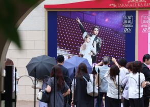 宝塚歌劇・宙組公演が9カ月ぶりに再開　劇団員死亡で中止