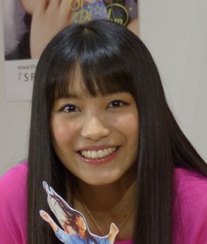 “激変”話題のmiwa　今度はピンク髪×カラコンではかなげ女子に変身「透明感やばい」「可愛い」の声