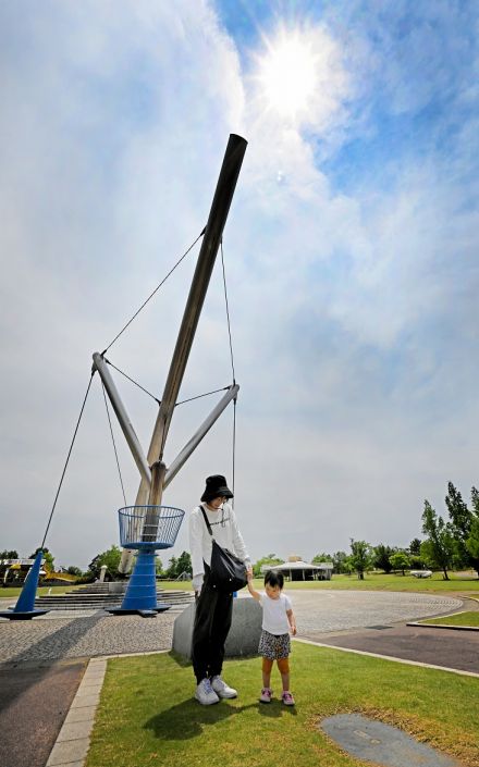 6月21日は夏至…実は影が最も短くなる日　観察した親子「確かに短い。面白いね」