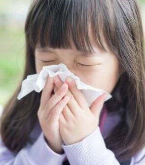 「解熱剤は飲まないほうがいい？」「咳止めが効くというエビデンスはない」…小児クリニックの医師が語る「風邪薬」の意外な真実！