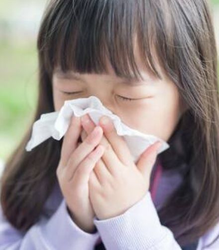 「解熱剤は飲まないほうがいい？」「咳止めが効くというエビデンスはない」…小児クリニックの医師が語る「風邪薬」の意外な真実！