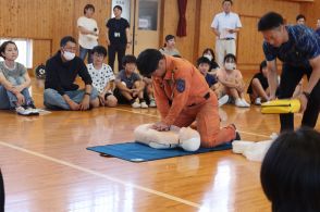 「親子で救命救急法を学ぼう！」　講師に高度救助隊　小学校で開催／岡山・津山市