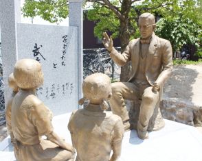 久留島武彦の生誕150年、玖珠町の園児らが祝う　豊後森駅前に銅像も完成
