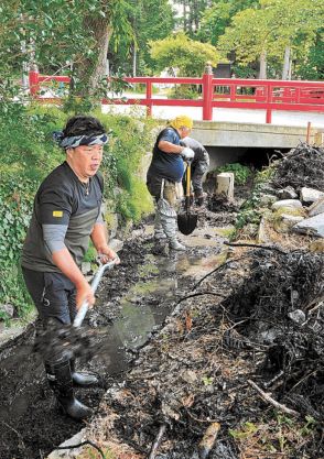 四ツ谷用水の支流、仙台東照宮の根添堀　仙台の近隣住民ら再生目指し清掃　